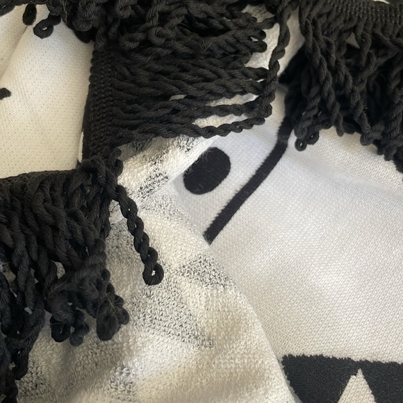 🔴SOLD-Linum Home Textiles Table Cloth - Picture 6 of 8